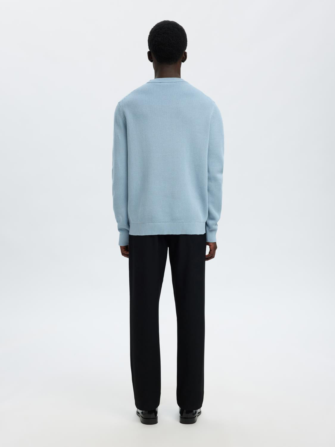 model_shot-back